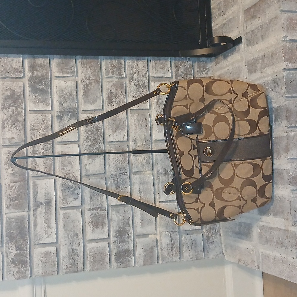 Coach Signature Stripe Shoulder Bag – Style F21899 | Brown| Excellent condition.